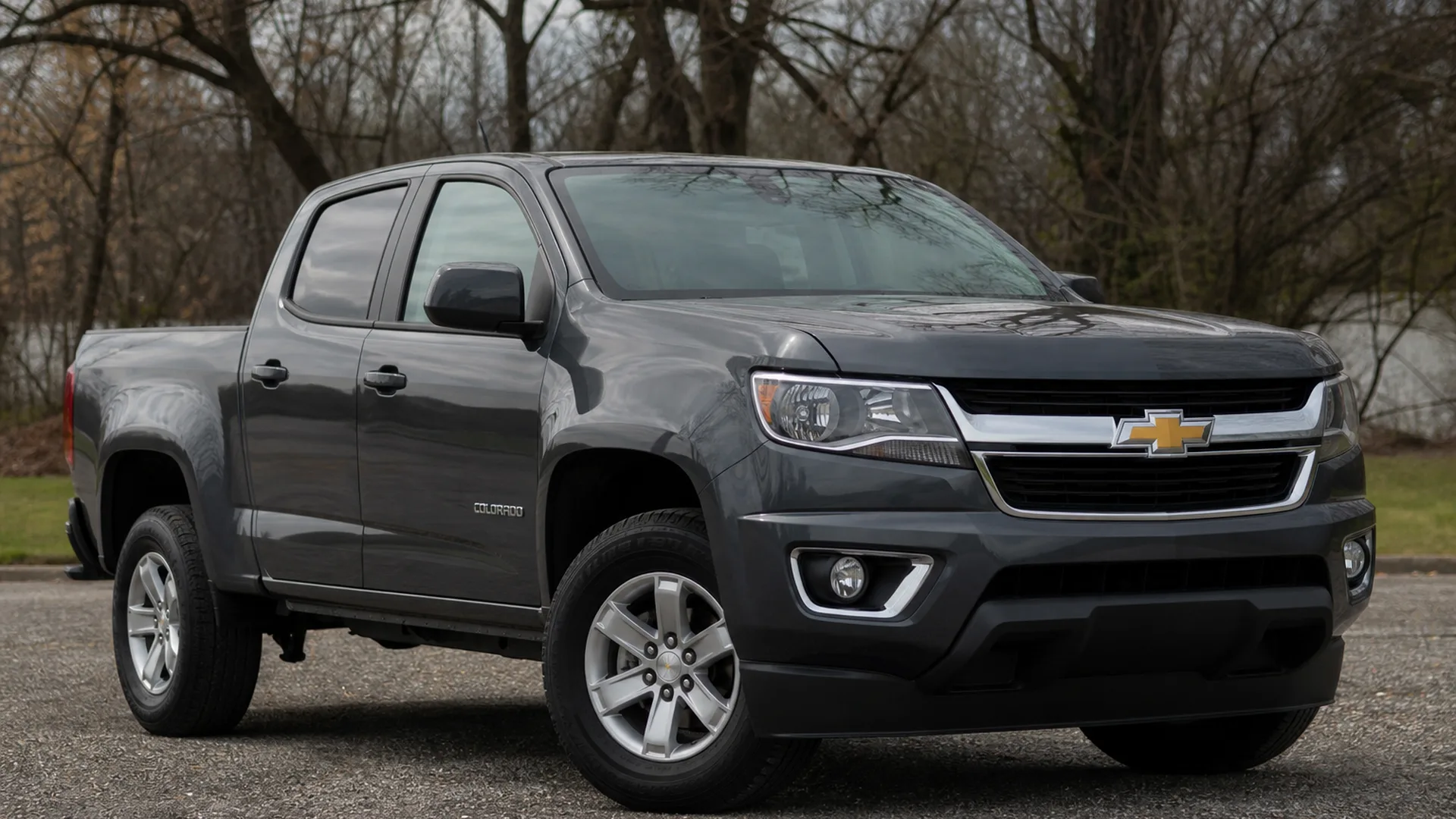 A Chevy Colorado parked outdoors.