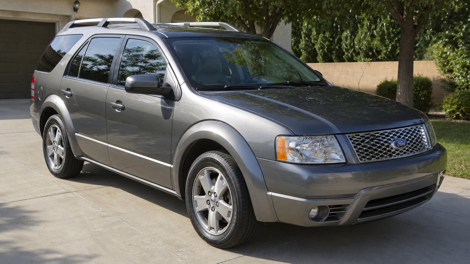 A gray 2005 Ford Freestyle crossover parked in a suburban driveway.