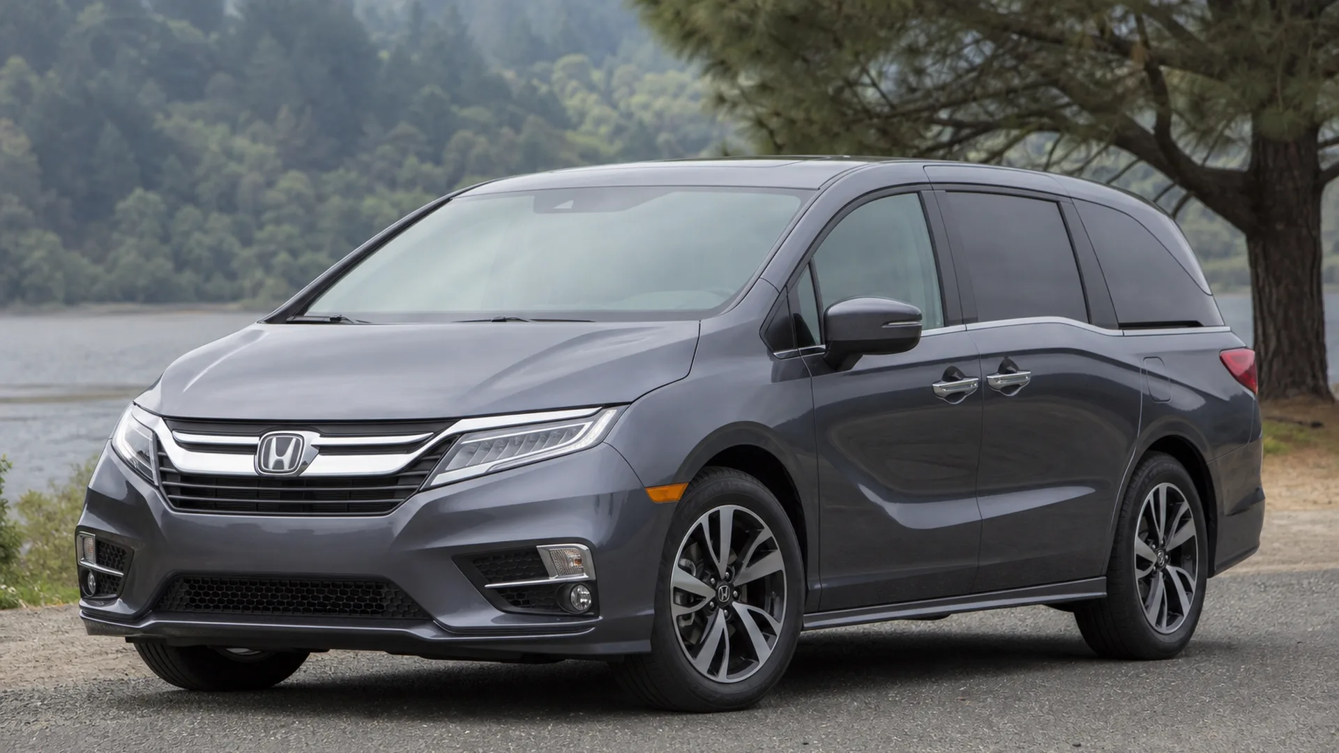 A Honda Odyssey parked outdoors.