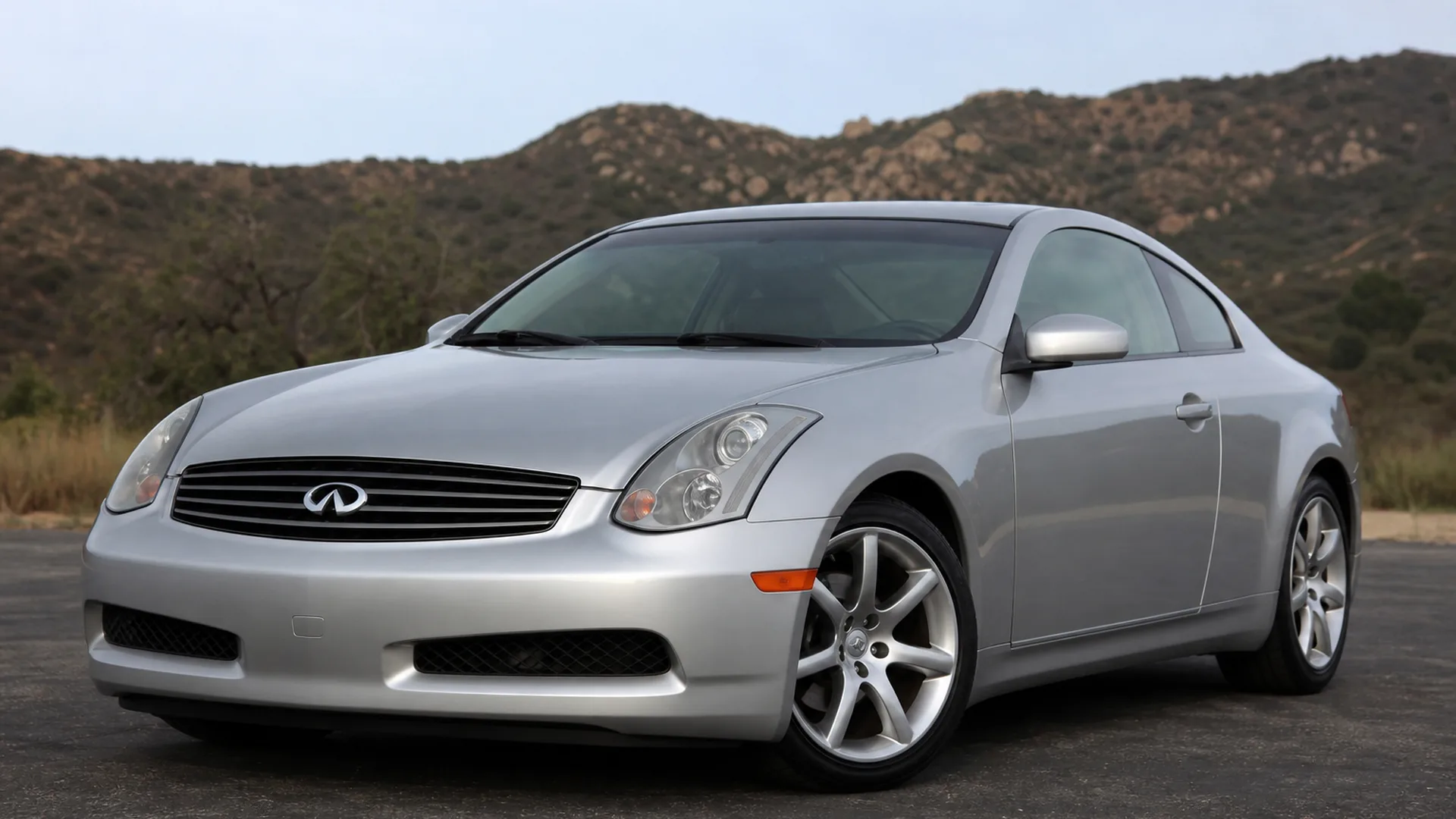 A Infiniti G35 parked outdoors.
