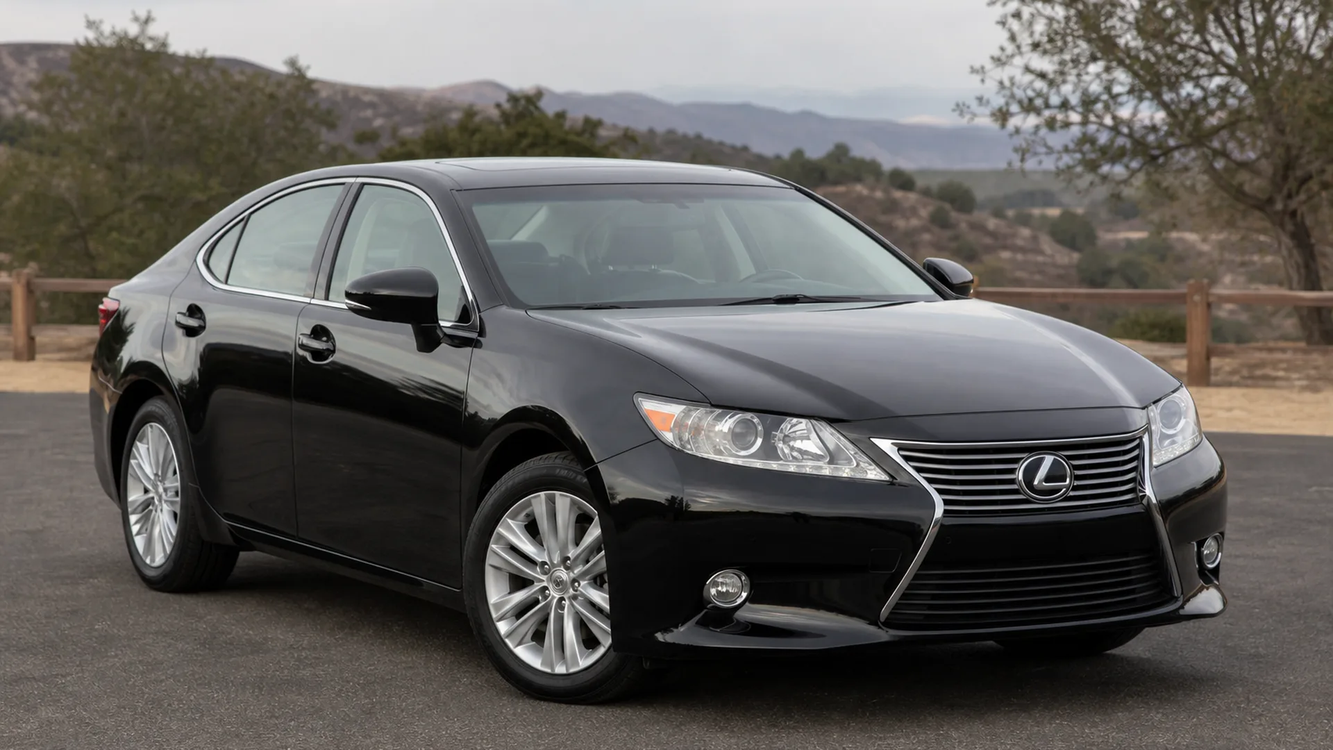 A Lexus ES 350 parked outdoors.
