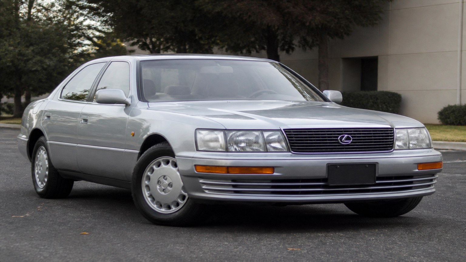 A higher-risk Lexus LS 400 model year parked in a dealership lot.