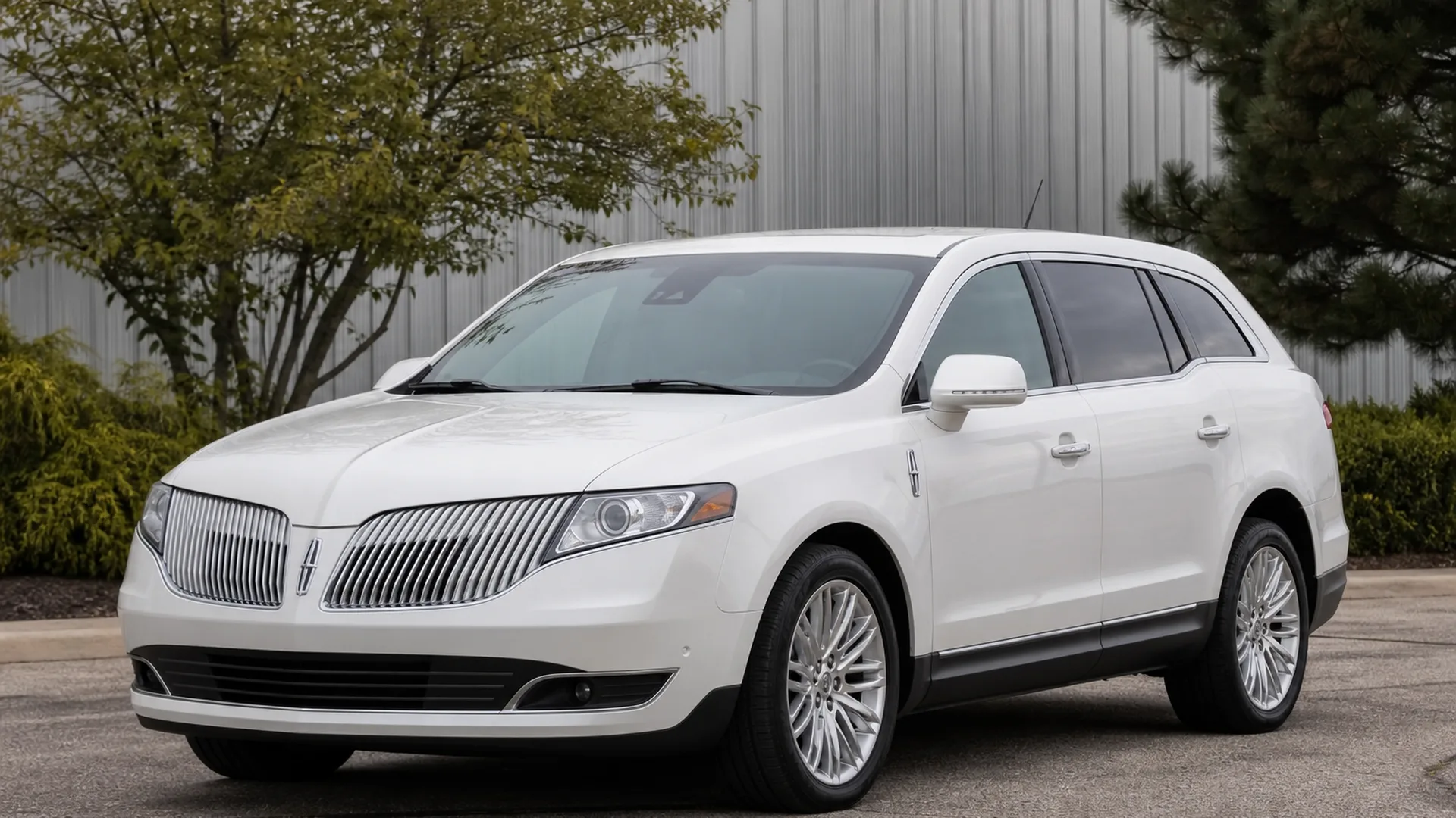 A Lincoln MKT parked outdoors.