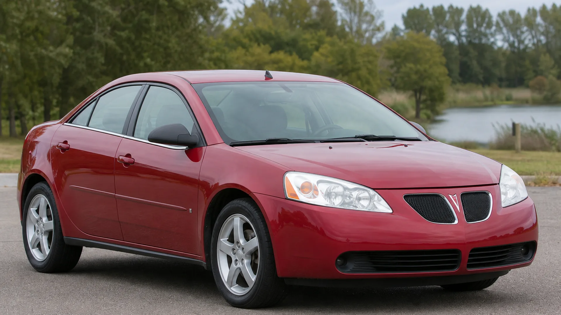 A Pontiac G6 parked outdoors.