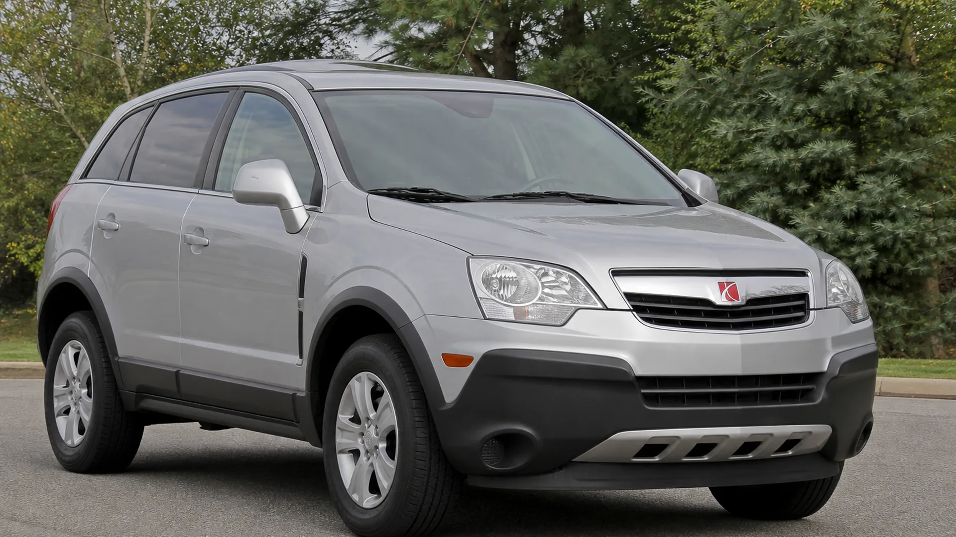 A Saturn Vue parked outdoors.