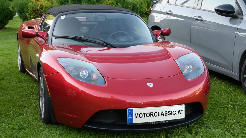 Tesla Roadster Signature 100