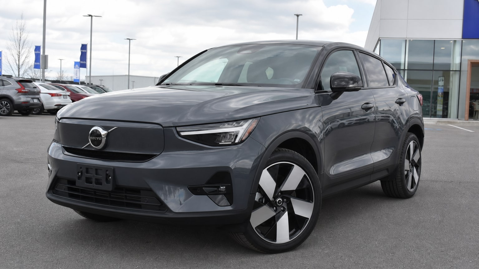 A higher-risk Volvo C40 Recharge model year parked in a dealership lot.
