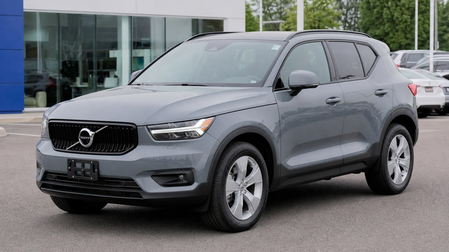 A higher-risk Volvo XC40 model year parked in a dealership lot.