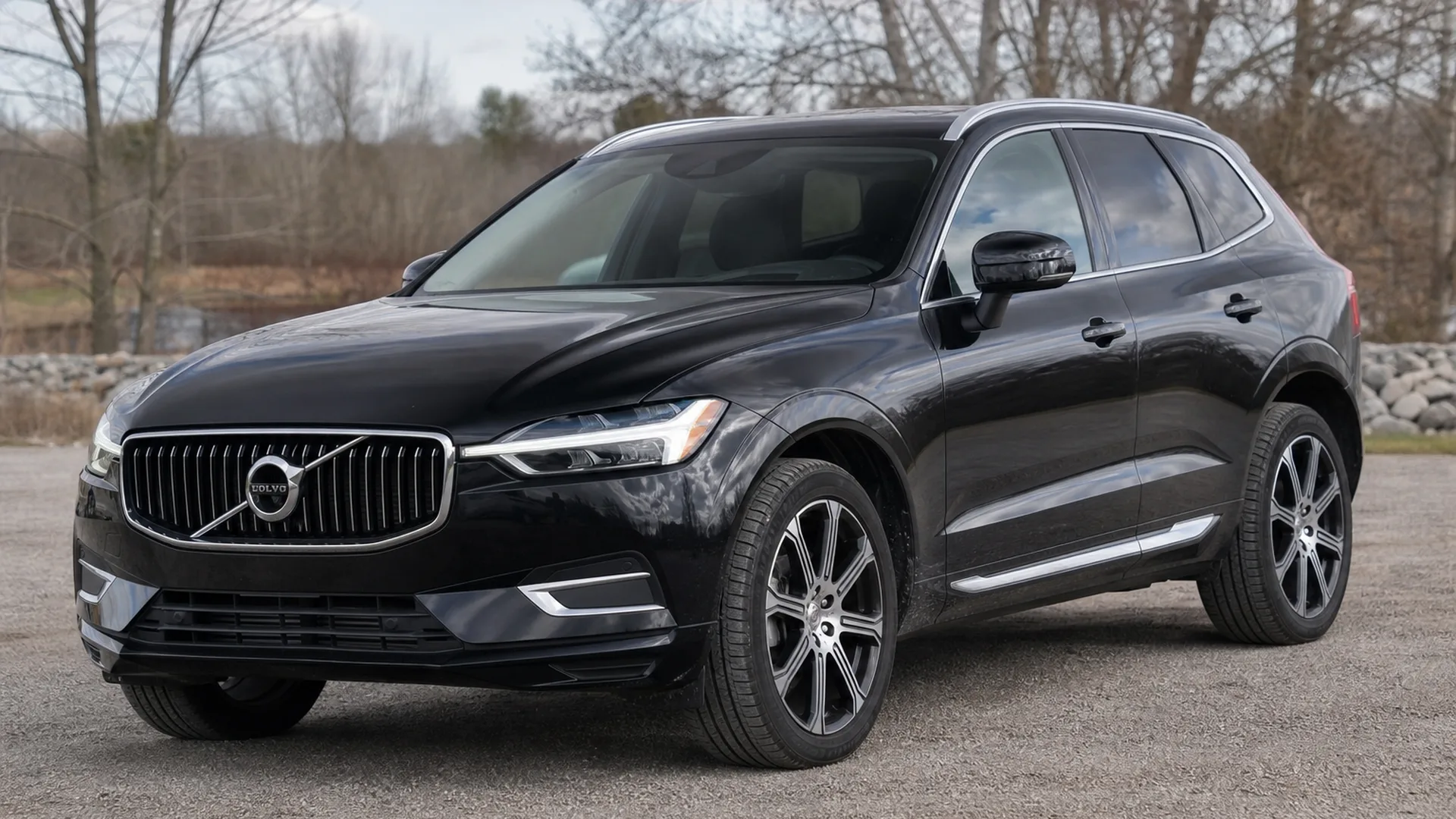 A Volvo Xc60 parked outdoors.